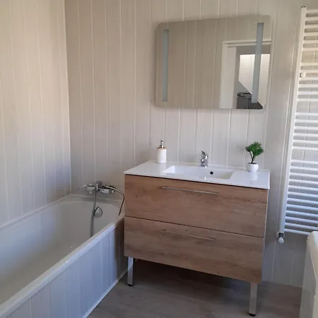 Semesterbostad Maison Avec Jacuzzi Et Jardin Prive, Proche Le Pradet