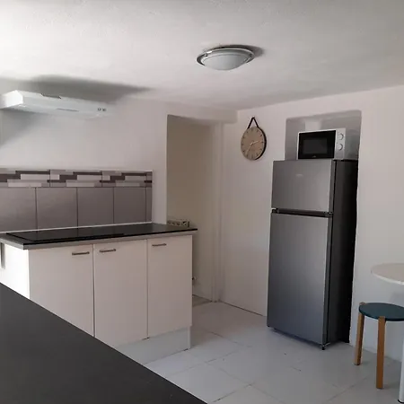 Semesterbostad Maison Avec Jacuzzi Et Jardin Prive, Proche Le Pradet