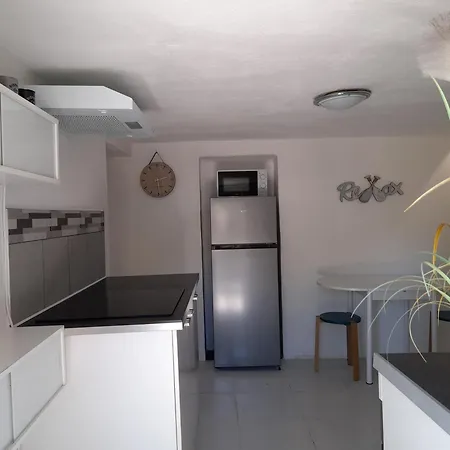 Semesterbostad Maison Avec Jacuzzi Et Jardin Prive, Proche *